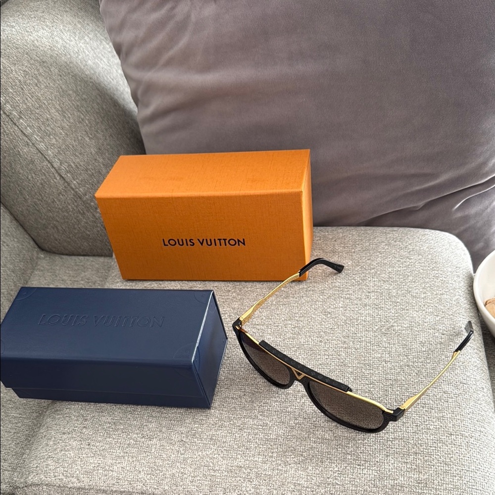 Louis Vuitton Black and Gold Designer Sunglasses